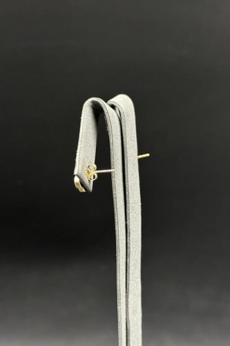 حلق وردة ذهب مع صدف اخضر عيار 18 وزن من 0.9 الى 1...