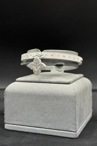 اسوارة وردة ذهب ابيض تصميم الماس عيار 18 وزن 15 جر...