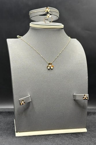 طقم زهرة ذهب تصميم الماس عيار 18 وزن 4.9 جرام