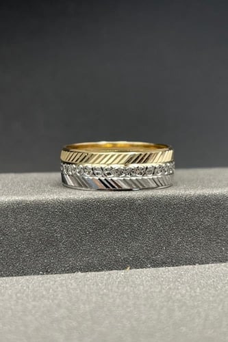 دبلة ذهب صافي عيار 18 وزن من 2.2 الى 2.4 جرام