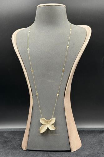 شال وردة ذهب عيار 18 بتصميم الماس وزن 12.4 جرام