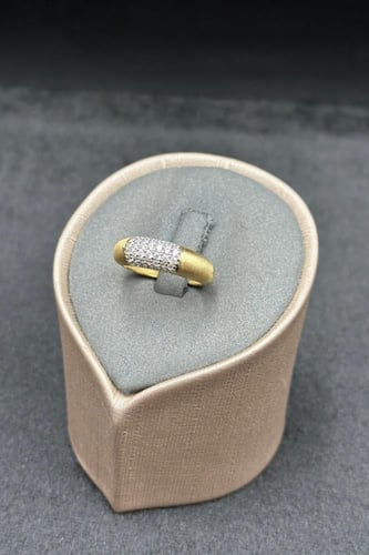 خاتم ذهب عيار 18 تصميم الماسي عريض أنيق وزن 3.7 جر...