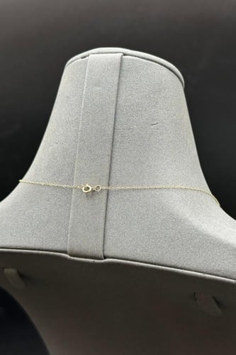 عقد وردة ذهب تصميم الماس عيار 18 وزن 1.1 جرام