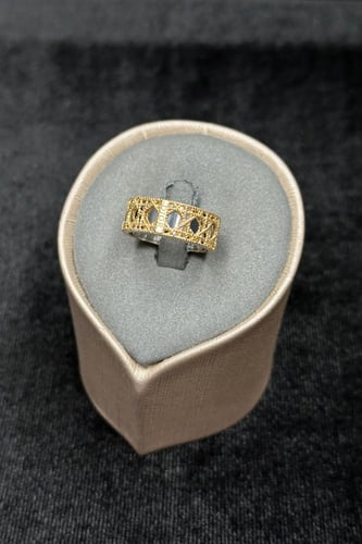 دبلة ذهب صافي عيار 18 وزن من 4.5 الى 4.7 جرام