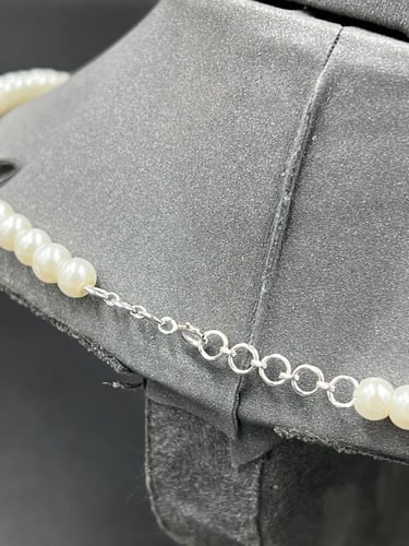 عقد ذهب ابيض مع لولو تصميم رقم2