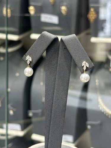 حلق ذهب مع لؤلؤ تصميم الماس