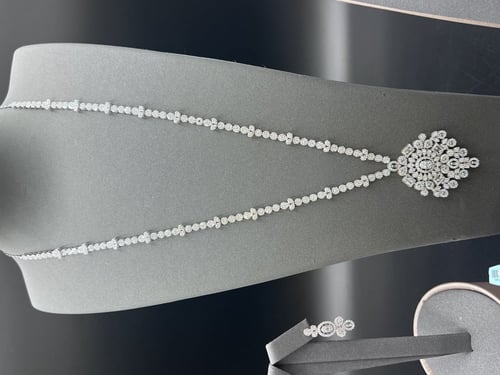 طقم ذهب ابيض شال موديل الماس عيار 18 وزن 30.15 جرا...