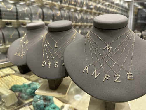 تعاليق الأحرف الإنجليزية الذهب