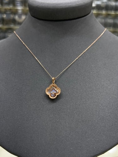 تعليقة الماس فخمة مع ذهب بتصميم روز جولد مميز