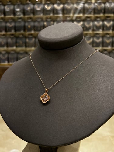 تعليقة الماس فخمة مع ذهب بتصميم روز جولد مميز