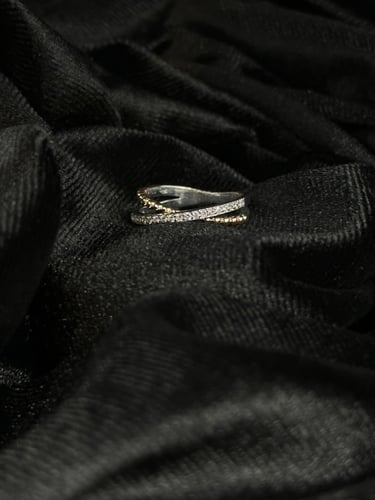 خاتم ذهب الماس بتصميم اكس الانيق