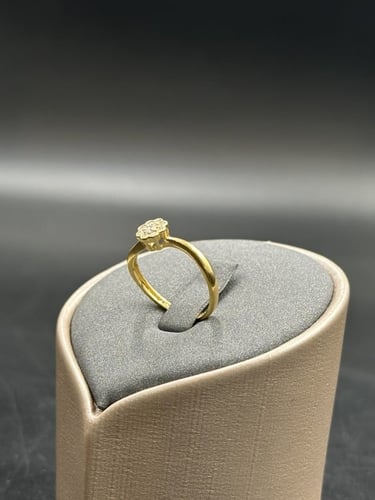 خاتم ذهب الماس ناعم بتصميم وردة انيق