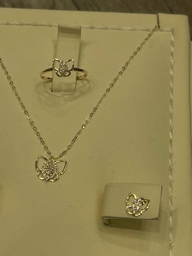 طقم اطفال ذهب تصميم الماس شكل فراشة