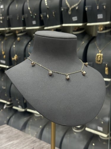 تشوكر ذهب عيار 18 بتصميم حلقات ايطالي وزن من 4.9 ا...