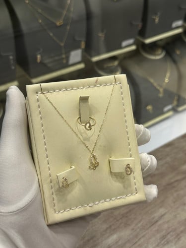 طقم أطفال شكل فراشة تصميم الماس