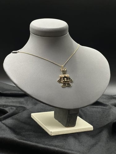 عقد الماس فخم بتصميم ملك انيق