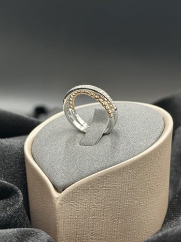 خاتم ذهب الماس بتصميم اكس الانيق