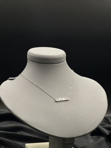 عقد الماس فخم بشكل مستطيل لأطلالة فريدة