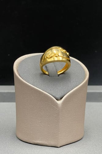 خاتم ذهب كبير عيار 21 صافي بتصميم عريض وزن 4.5 جرا...