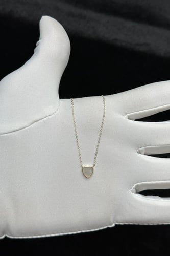 عقد قلب ذهب مع صدف ابيض عيار 18 وزن 0.5 جرام