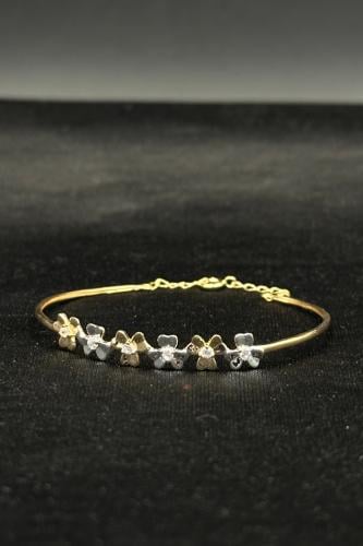 اسوارة اطفال وردات ذهب تصميم الماس عيار 18 وزن من...