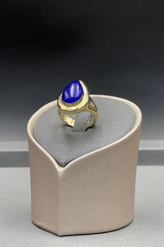 خاتم ذهب عيار 18 بتصميم دمعة مع صدف ملون وزن 6.2 ا...