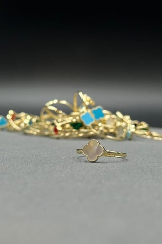 خاتم ذهب ورده مع صدف ملون انيق للغاية