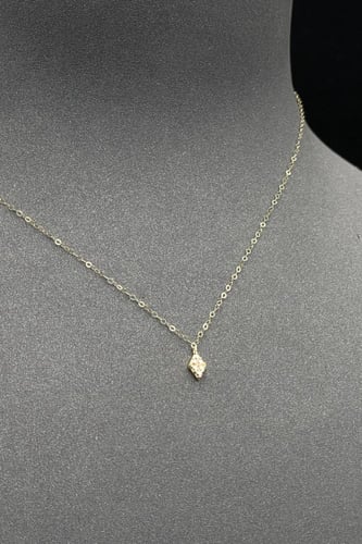 عقد معين ذهب تصميم الماس عيار 18 وزن 0.3 جرام