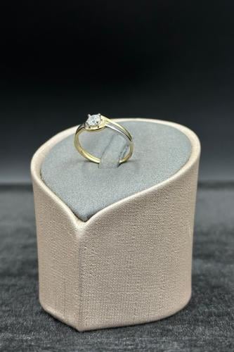 خاتم ذهب عيار 18 تصميم الماسي مع فص سوليتير وزن من...