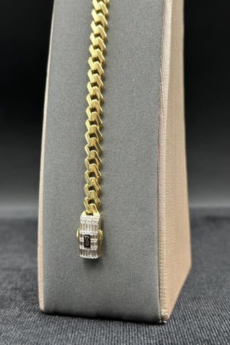 اسوارة جنزير ( حجم صغير ) ذهب تصميم الماس عيار 18...