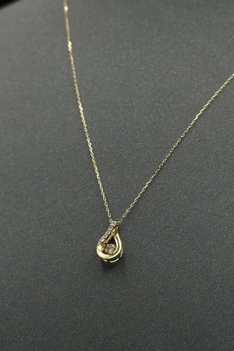 عقد الماس وزن الذهب : 0.93 جرام وزن الألماس : 0.10...