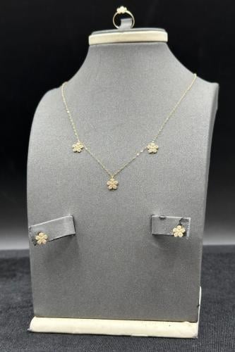 طقم اطفال وردة ذهب تصميم الماس عيار 18 وزن 1.8 جرا...