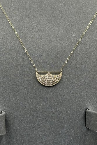 طقم اطفال ذهب تصميم الماس عيار 18 وزن من 1.9 الى 2...