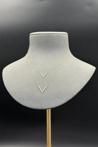 عقد V دورين ذهب عيار 18 تصميم الماس وزن من 0.8 الى...