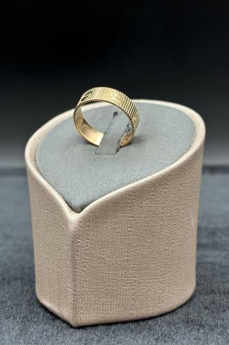 دبلة ذهب صافي عيار 21 وزن من 4.3 الى 4.6 جرام