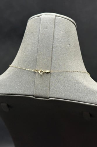 عقد ذهب عيار 18 بتصميم الباليه وزن 1 جرام