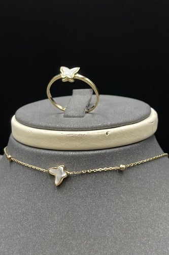 طقم فراشة ذهب مع صدف ابيض عيار 18 وزن من 4.5 الى 4...