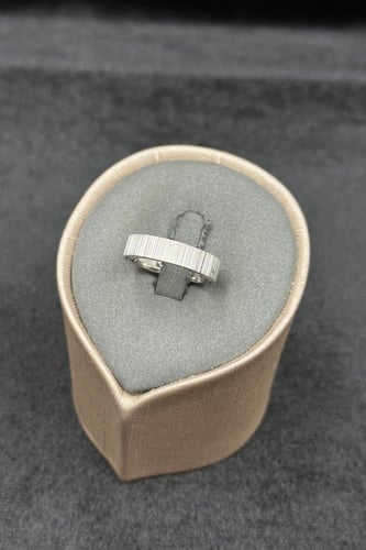 دبلة ذهب ابيض صافي عيار 18 وزن من 2.5 الى 2.7 جرام