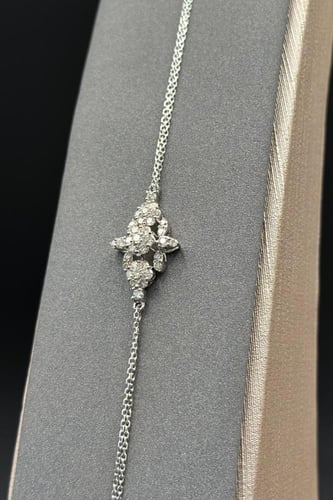 اسوارة الماس وزن الذهب : 3.5 جرام وزن الألماس : 0....