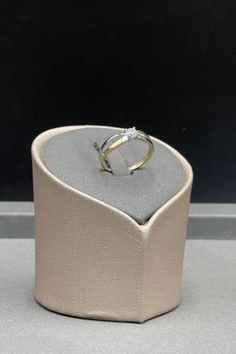 خاتم ذهب تصميم الماس عيار 18 وزن 1.3 جرام