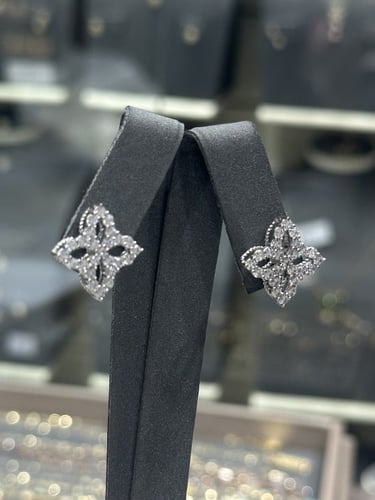 حلق ورده ذهب تصميم الماس