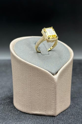 خاتم ذهب مع فص فانسي عيار 18 وزن 4 جرام