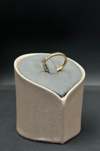 خاتم الماس وزن الذهب : 1.93 جرام وزن الألماس : 0.1...