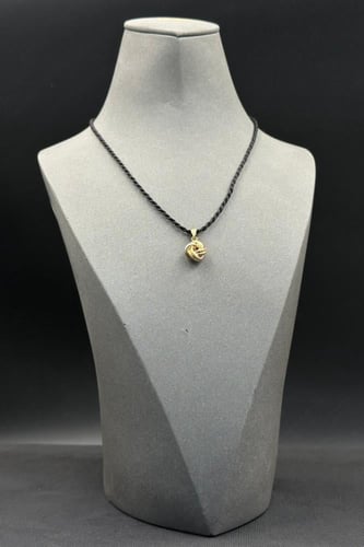 تعليقة مكرونة ذهب صافي ملون عيار 18 وزن 1 جرام