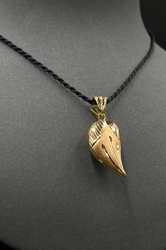 تعليقة ذهب عيار 21 (حجم وسط) وزن من 5 الى 5.1 جرام