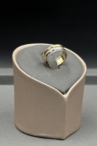 دبلة ذهب صافي عيار 18 وزن من 2.3 الى 2.5 جرام