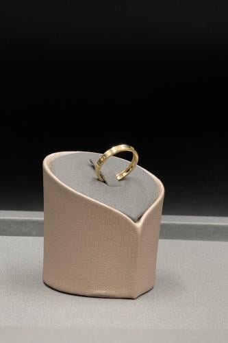 دبله ذهب صافي عيار 18 وزن من 2.1 إلى 2.2 جرام