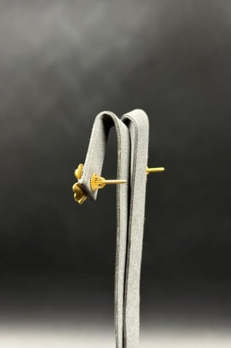 حلق ذهب عيار 21 تصميم هندي بلمسة فخامة شرقية وزن 2...