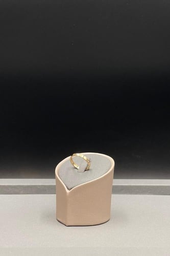 دبله ذهب صافي عيار 18 وزن من 2.1 إلى 2.2 جرام