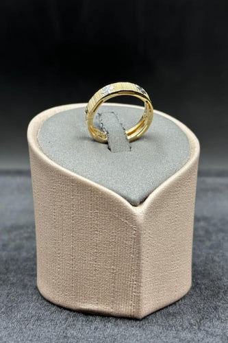 دبلة ذهب صافي عيار 18 وزن من 2.5 الى 2.8 جرام